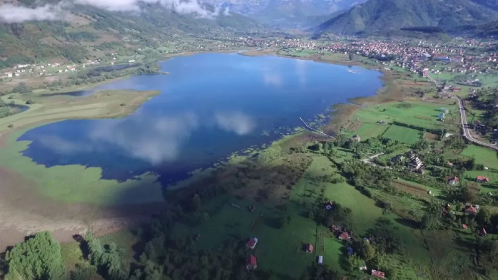 Apel za revitalizaciju bisera ispod Prokletija: Plavsko jezero nestaje, sredstava za za&scaron;titu nema
