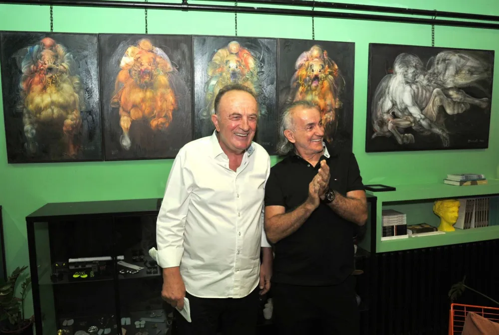 Konji koji jezde između podzemnog svijeta i neba