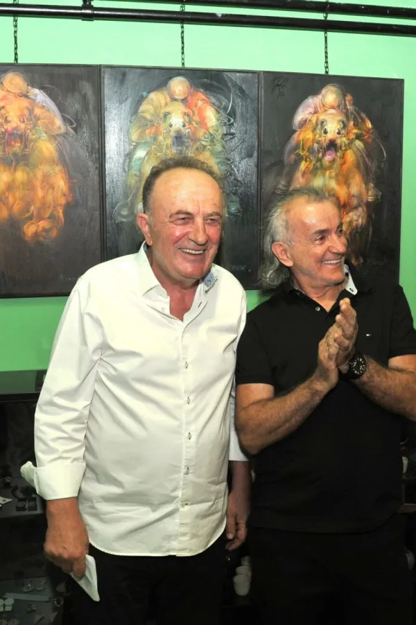 Konji koji jezde između podzemnog svijeta i neba