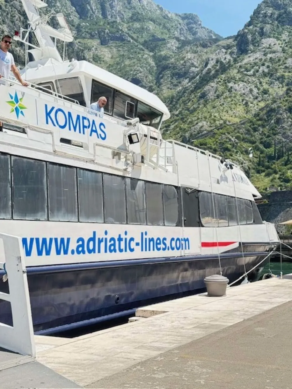 U kotorskoj luci danas dva broda