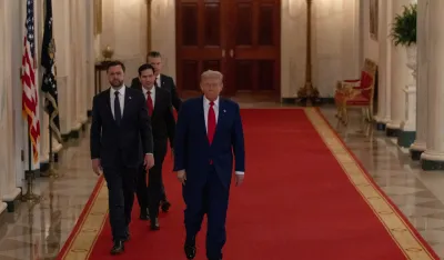 Američki predsjednik Donald Tramp sa svojim potpredsjednikom Džej Di Vensom, ministrima Markom Rubiom i Pitom Hegsetom  