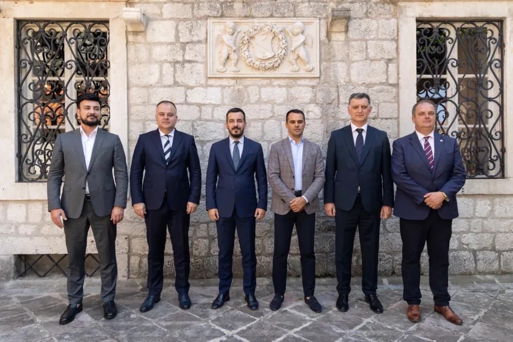 Predsjednici primorskih op&scaron;tina: Mandić na dnevni red da uvrsti izmjene zakona o morskom dobru