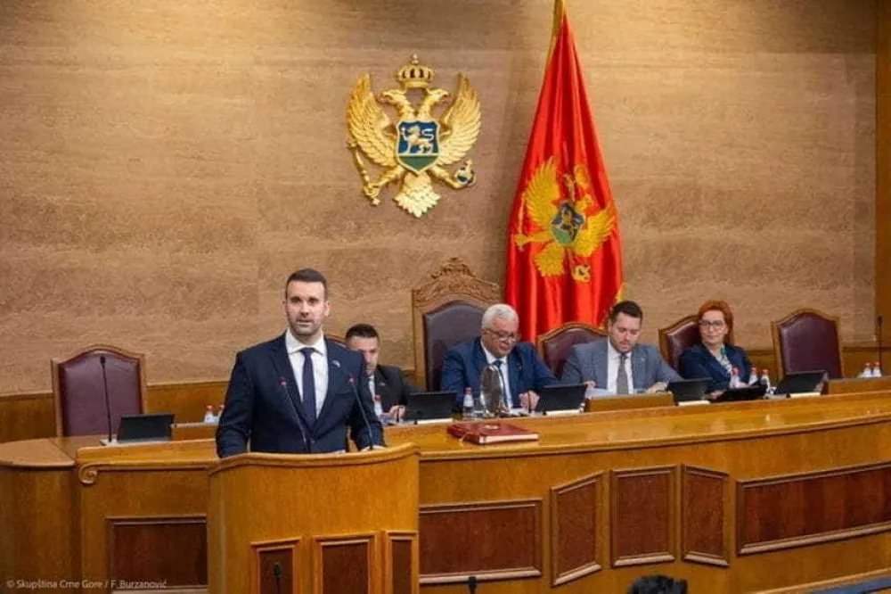 Umjesto pred poslanike, Spajić ide u Brisel