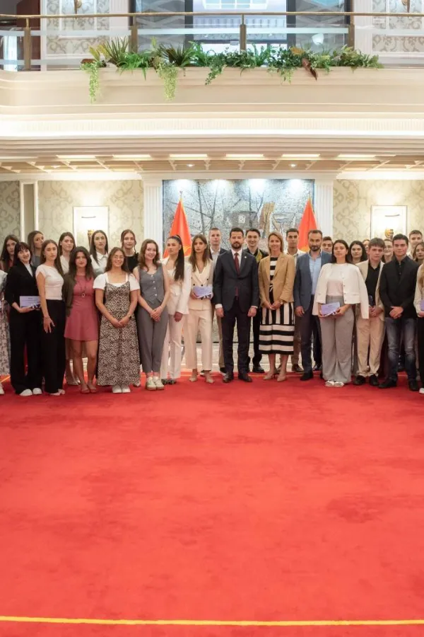 Milatović nagradio najbolje srednjo&scaron;kolce: Radom i trudom predodredili ste dalji put na kom tek treba da nižete uspjehe