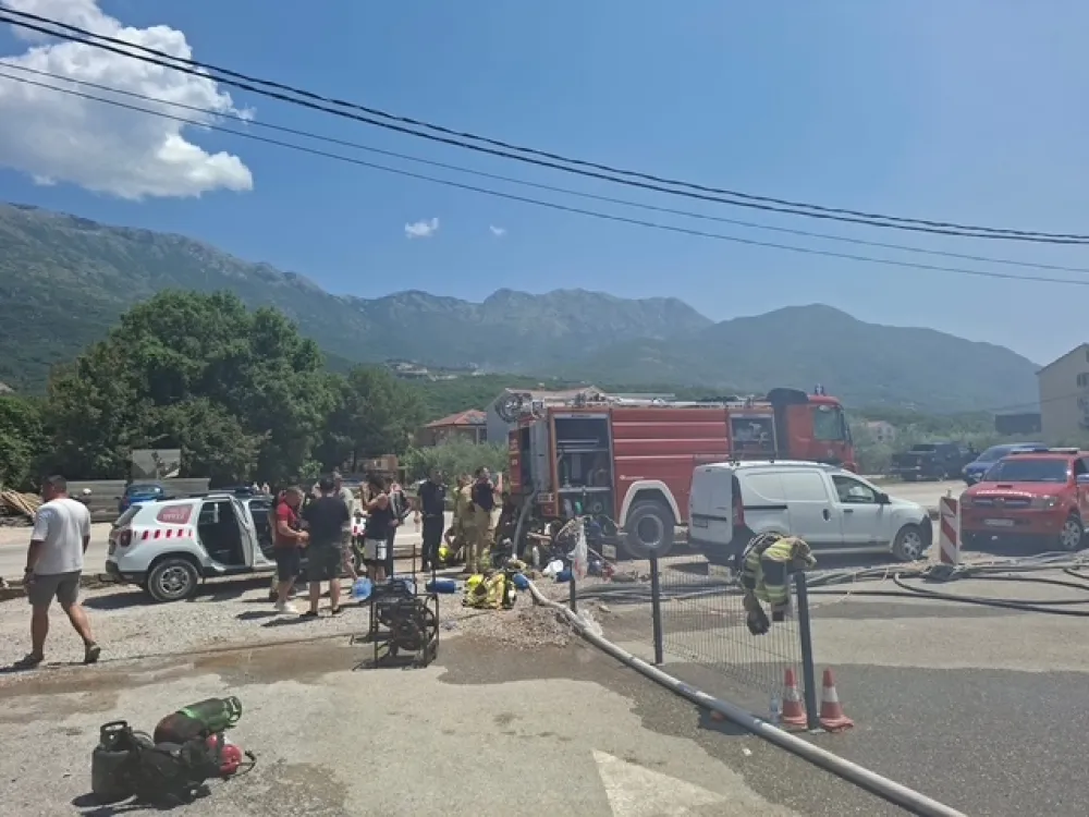 Uga&scaron;en požar u Radanovićima: Izgorjele dvije radionice, spa&scaron;ene dvije osobe koje su bile na krovu