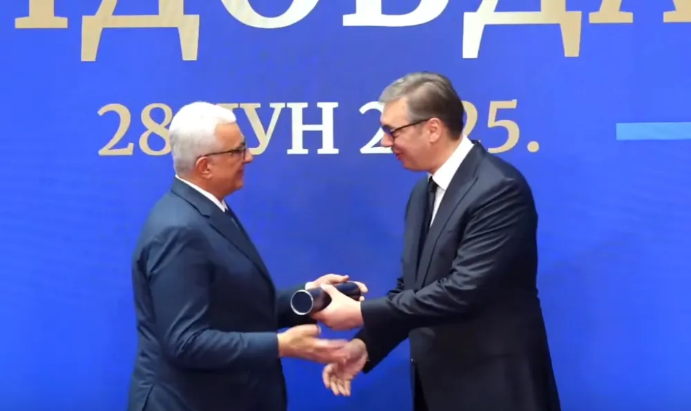 Vučić nagradio Mandića