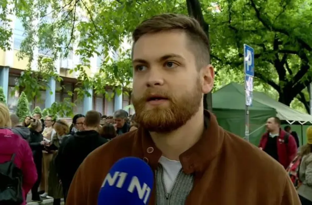 Priveden sin Nenada Čanka