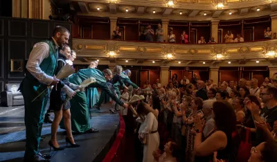 (FOTO) Ovacije za &ldquo;Gospodu Glembajeve&rdquo; u Beogradu: Pozori&scaron;te iznad svega