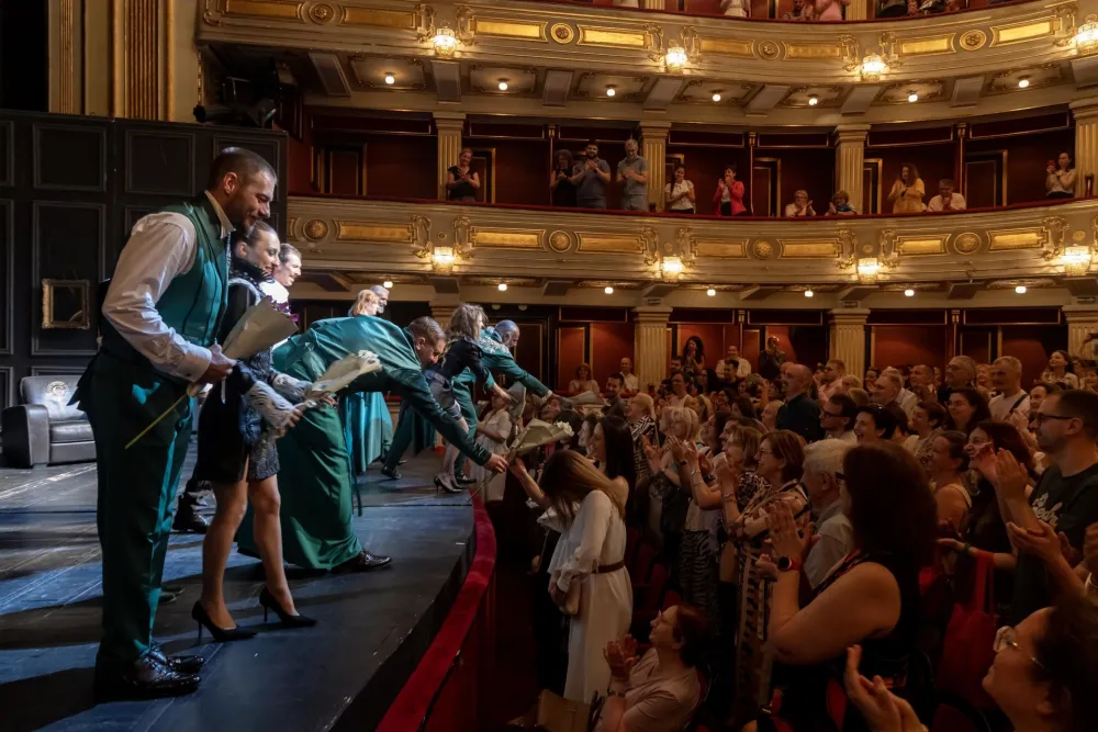 (FOTO) Ovacije za &ldquo;Gospodu Glembajeve&rdquo; u Beogradu: Pozori&scaron;te iznad svega