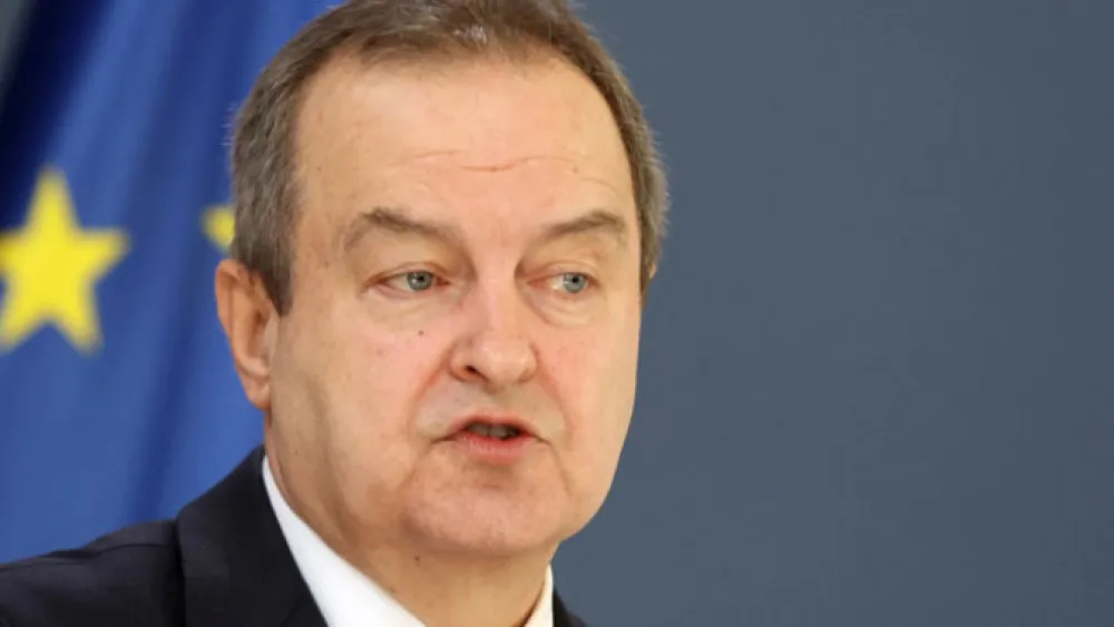 Dačić: Osuđujem brutalne napade na policiju, odbićemo sve napade