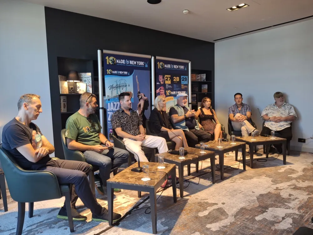 Ковачевић, Мараш, Хаусер, Ковачевић, Ерскин, Рејнхарт, Бровкин и Брекер