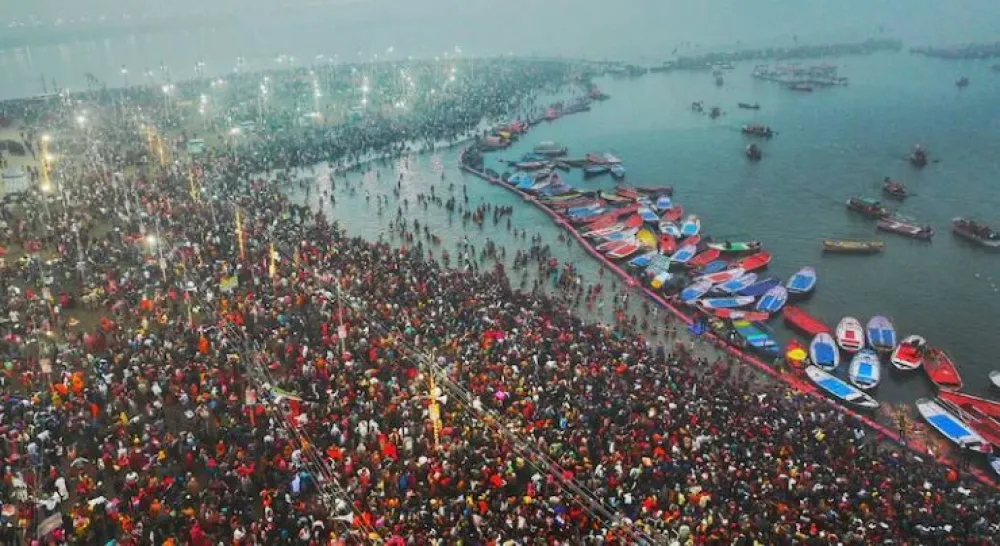 Tri osobe poginule, vi&scaron;e od 10 povređenih u stampedu na Hindu festivalu u Indiji
