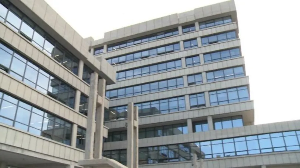 Počeo protest ispred Palate pravde u Beogradu, građani i studenti uzvikuju "Pustite ih sve"