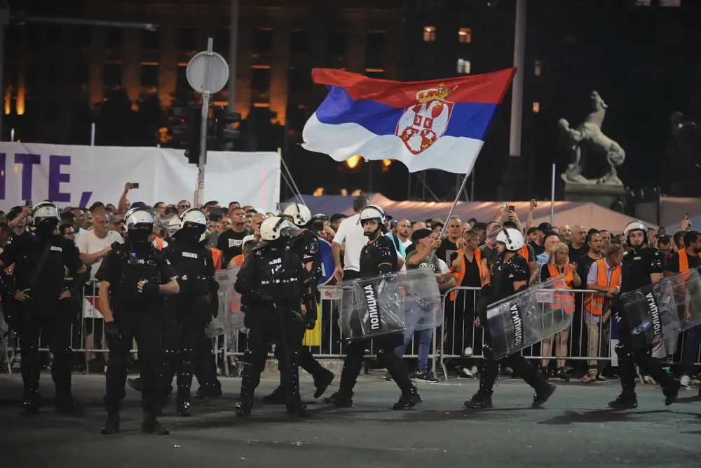 Nastavak blokada &scaron;irom Srbije, policija hapsi građane