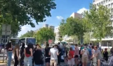 (VIDEO) Kolaps u Novom Sadu: Saobraćaj otežan, blokade kod NIS-a i Prekr&scaron;ajnog suda