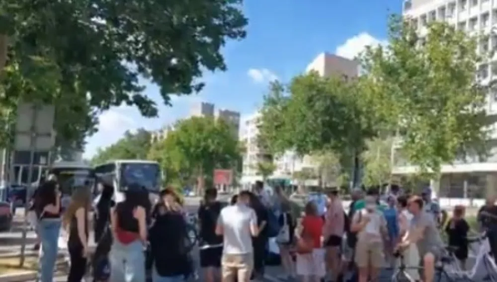 (VIDEO) Kolaps u Novom Sadu: Saobraćaj otežan, blokade kod NIS-a i Prekr&scaron;ajnog suda