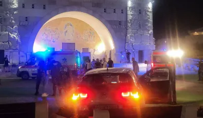 (FOTO) Uhap&scaron;ena žena koja je uletjela automobilom među ljude ispred Hrama u Podgorici, povrijeđene dvije osobe