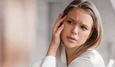 Manje poznati simptomi dehidracije koje možete uočiti na licu