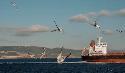 Crnogorski pomorci u Đenovi mjesecima bez plate, kapetan prijeti da će ih izbaciti sa broda