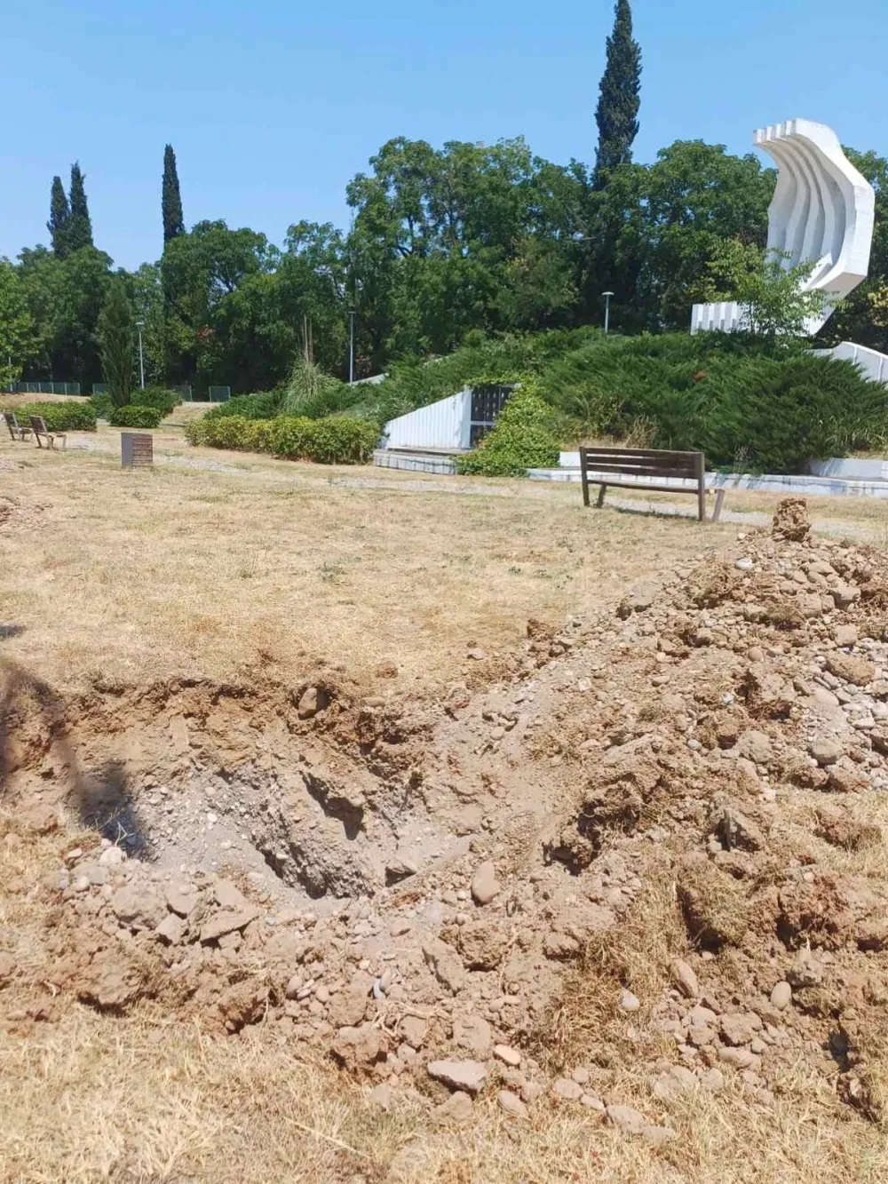 Uređenje spomenika u centru Golubovaca: Ogradiće prostor i popraviti klupe