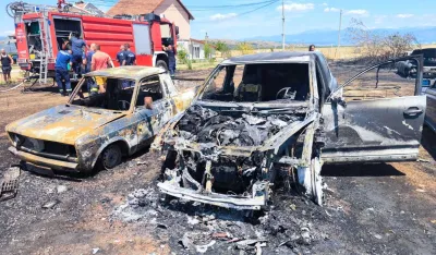 (FOTO) UP: U požaru u Kućama Rakića o&scaron;tećeno &scaron;est vozila