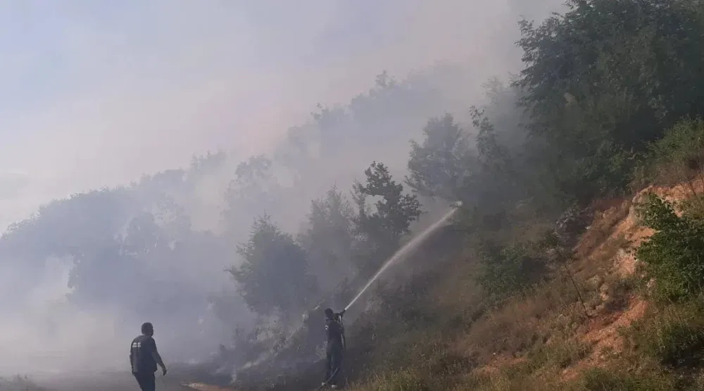 Požar na Obzovici, vatrogasci na terenu