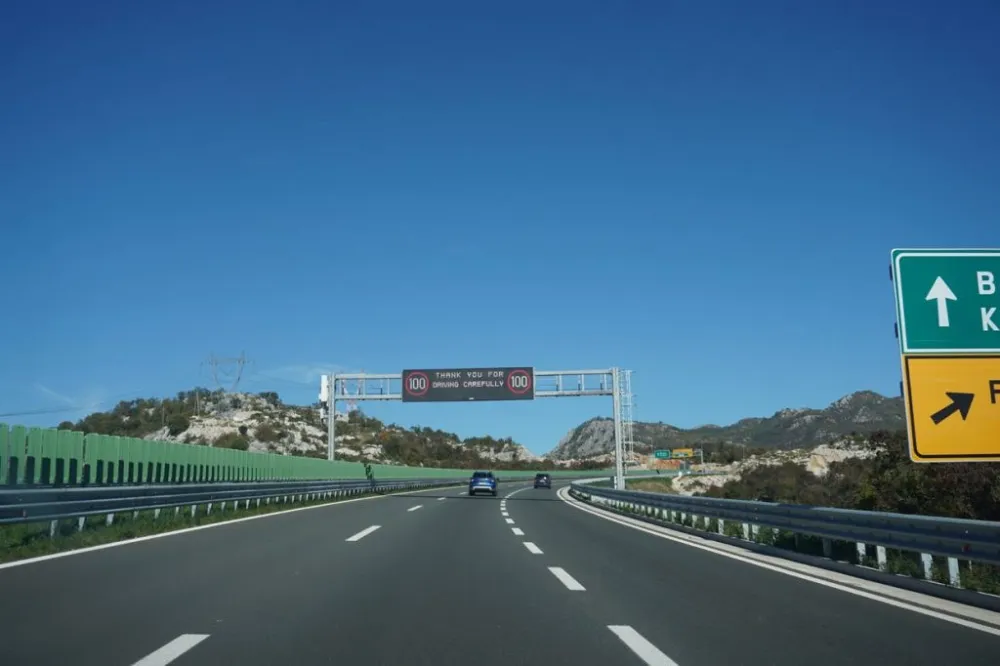 Uhap&scaron;ena državljanka Srbije koja je vozila 195 km na sat auto-putem