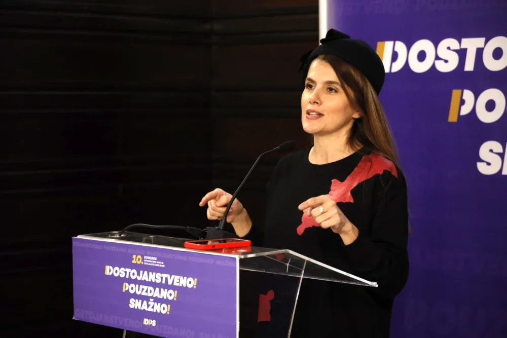 Vuković Kuč: Poni&scaron;titi odluku o Trinaestojulskoj nagradi Bećiru Vukoviću