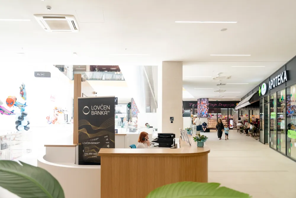 Lovćen banka na tri lokacije u Budvi