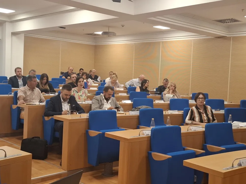 Četiri skup&scaron;tinska odbora nisu juče razmatrala izvje&scaron;taj za pro&scaron;lu godinu: Niko iz gradske uprave nije do&scaron;ao da brani Strate&scaron;ki plan