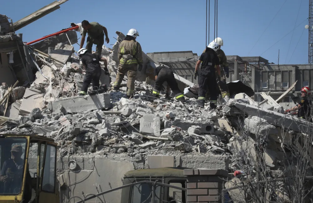 (VIDEO) U ruskom napadu na Odesu podrijeđeno pet osoba, od kojih dvoje djece