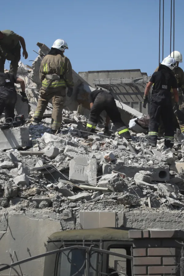 (VIDEO) U ruskom napadu na Odesu podrijeđeno pet osoba, od kojih dvoje djece