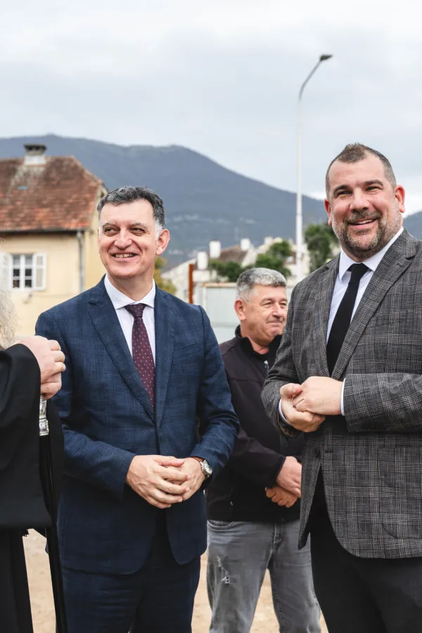 Vlada ustupila zemlji&scaron;te Tivtu, a Op&scaron;tina Mitropoliji za gradnju vjerskog objekta