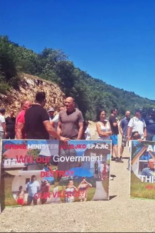 SA JEDNOG OD PROTESTA