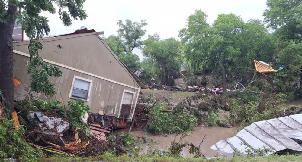 (VIDEO) Ogromne poplave u Teksasu, 24 mrtvih, nestalo 25 djece