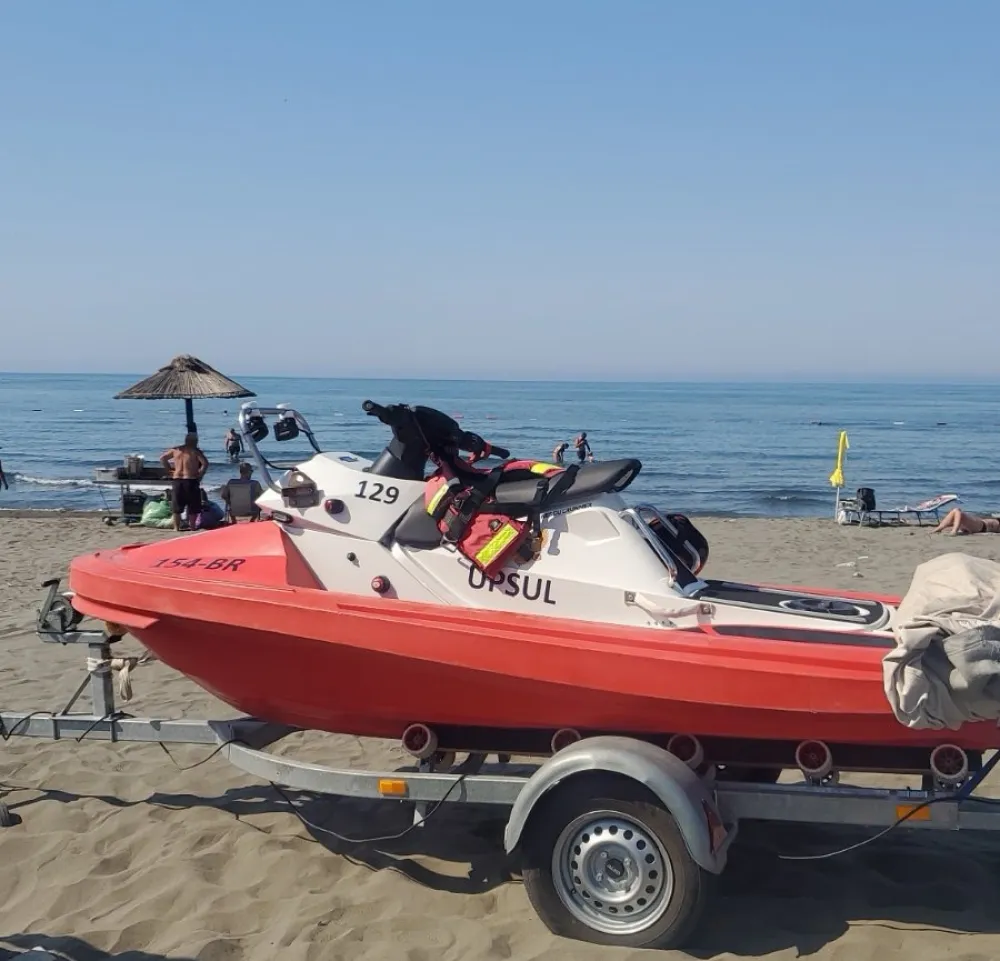UPSUL: SAR skuter i profesionalni spasilac na Velikoj plaži tokom cijele sezone