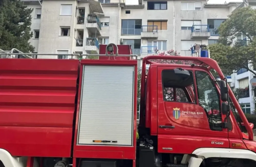 Bar: Požar u stanu u Makedonskoj ulici, u ga&scaron;enju učestvovala tri vozila