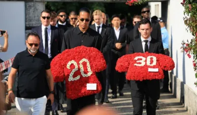 Van Dajk i Robertson sa crvenim vijencima