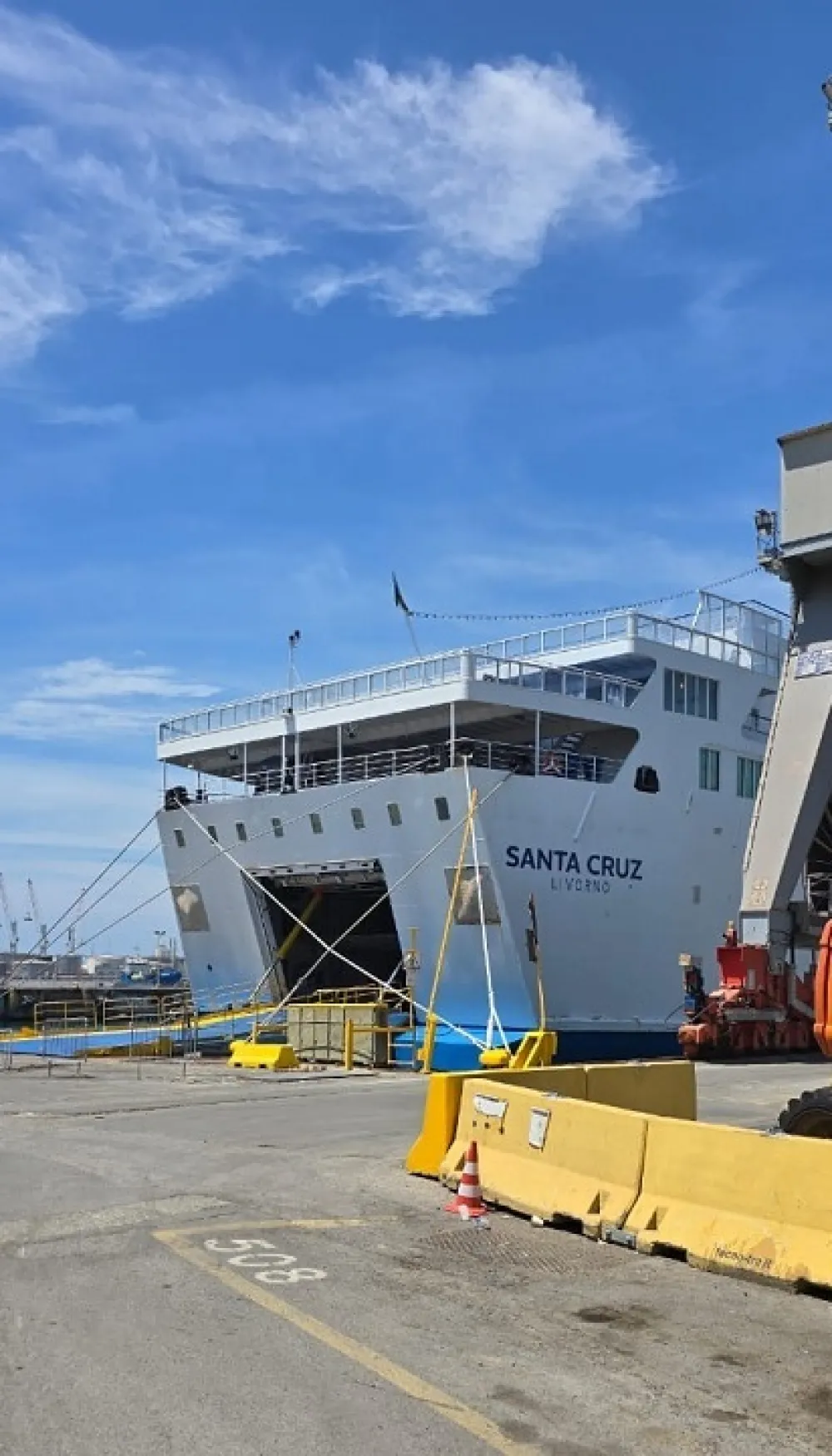 Pomorci na brodu "Santa kruz" vodu za piće imaju jo&scaron; danas,&nbsp;među njima i Crnogorci