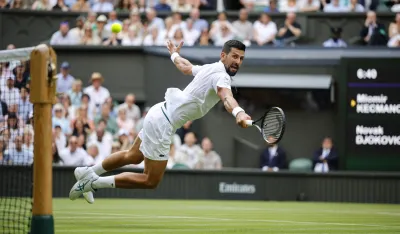 Novak Đoković "letio" po terenu