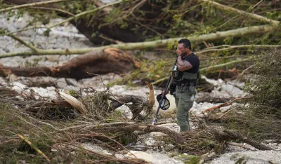 Broj poginulih u poplavama u Teksasu porastao na 50, traga se za desetinama djevojčica
