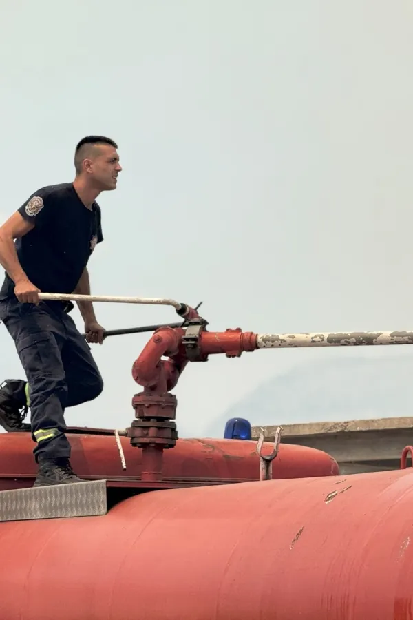 Vatrogasci u Botunu sačuvali kuću, avion gasio Stravče