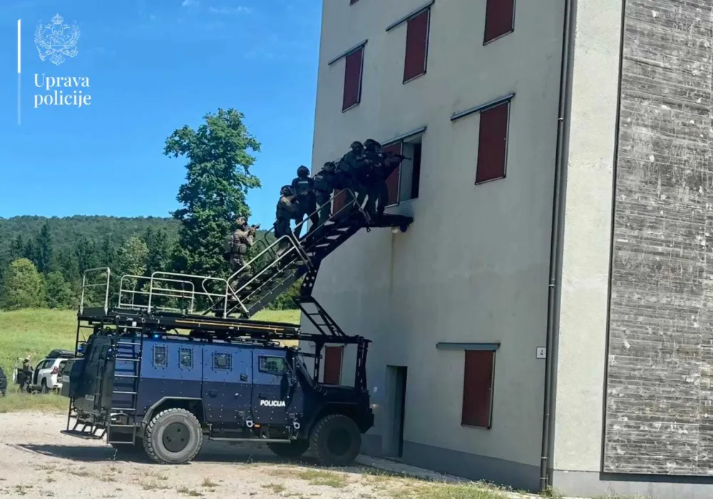 (FOTO) Komandn(FOTO) Komandanti SJP i PJP u posjeti ENOTA: U planu&nbsp;modernizacija crnogorskih jedinicati SJP i PJP u posjeti ENOTA: U planu realizacija modernizacija crnogorskih jedinica