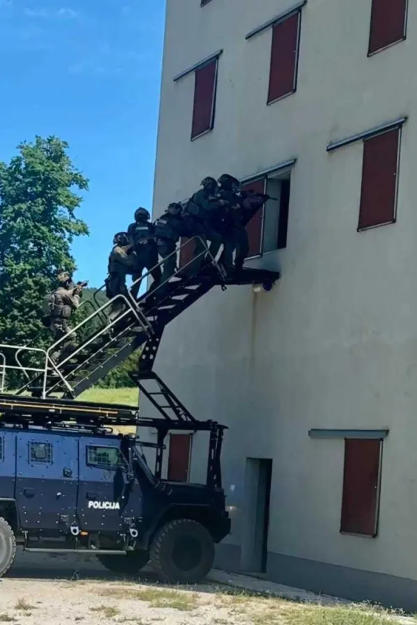 (FOTO) Komandn(FOTO) Komandanti SJP i PJP u posjeti ENOTA: U planu&nbsp;modernizacija crnogorskih jedinicati SJP i PJP u posjeti ENOTA: U planu realizacija modernizacija crnogorskih jedinica