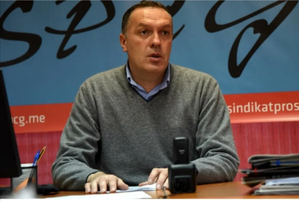 Božović za "Dan": Ovo je prva vlada u istoriji koja bi da smanji plate prosvjetarima