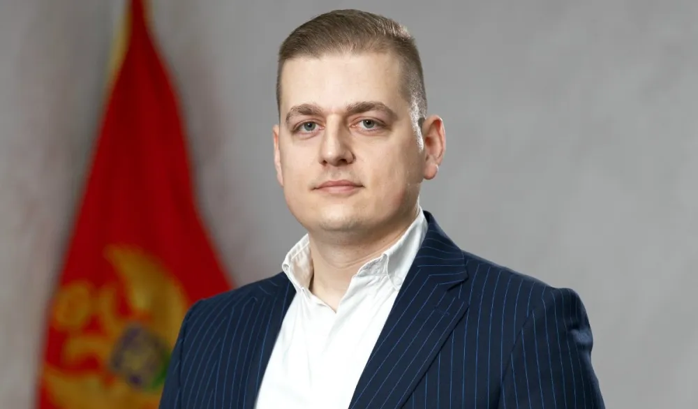 Popović: Op&scaron;tina Zeta zaradila &scaron;est, a potro&scaron;ila 3,1 milion