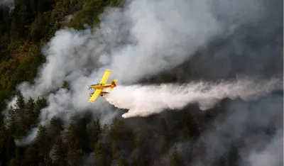 Vatre gase s jednim avionom i helikopterom