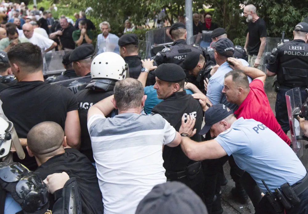 Sindikat Uprave policije: Osuđujemo nasilničko pona&scaron;anje građana