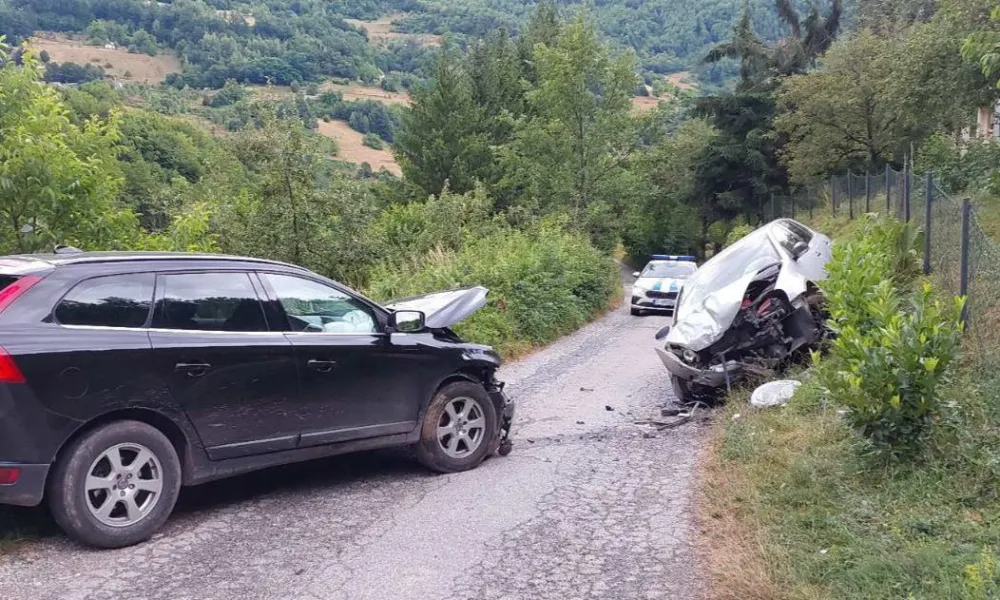 Maloljetnik izazvao sudar u Ravnoj Rijeci, povrijeđeno vi&scaron;e lica