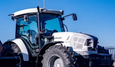 Traktor vraćen jer ne može da reže grane